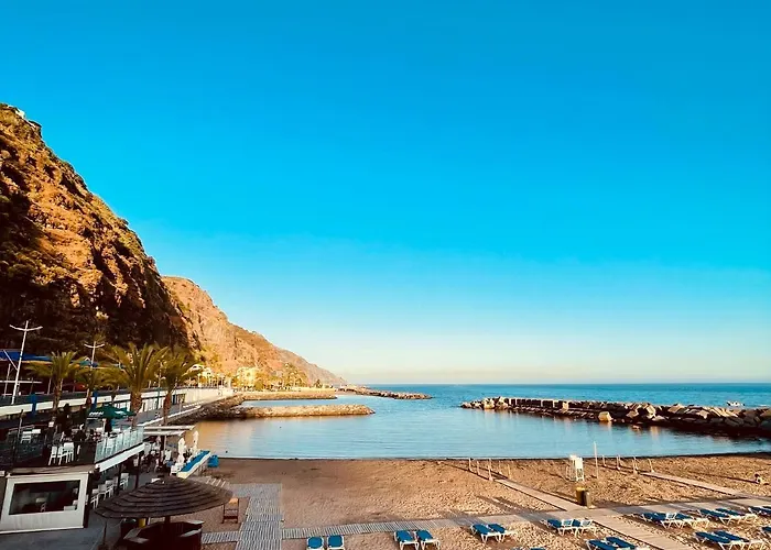 Typical House -madeira Group בית נופש